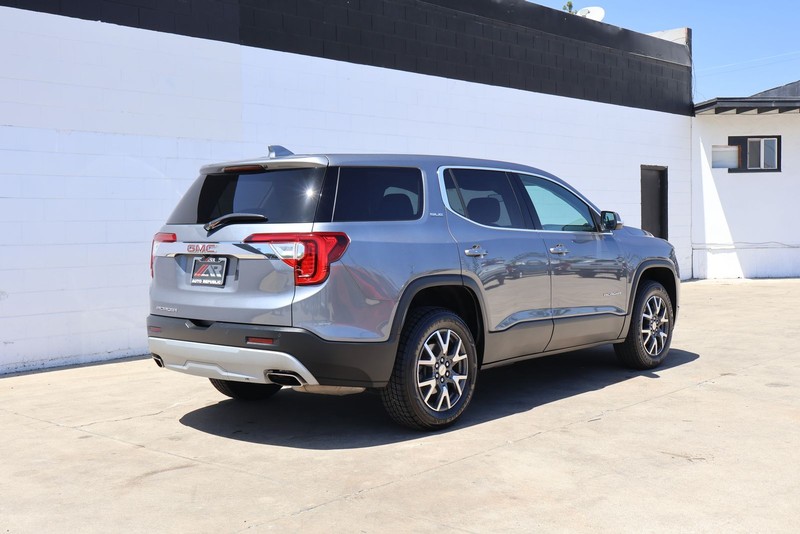 GMC Acadia Vehicle Full-screen Gallery Image 05