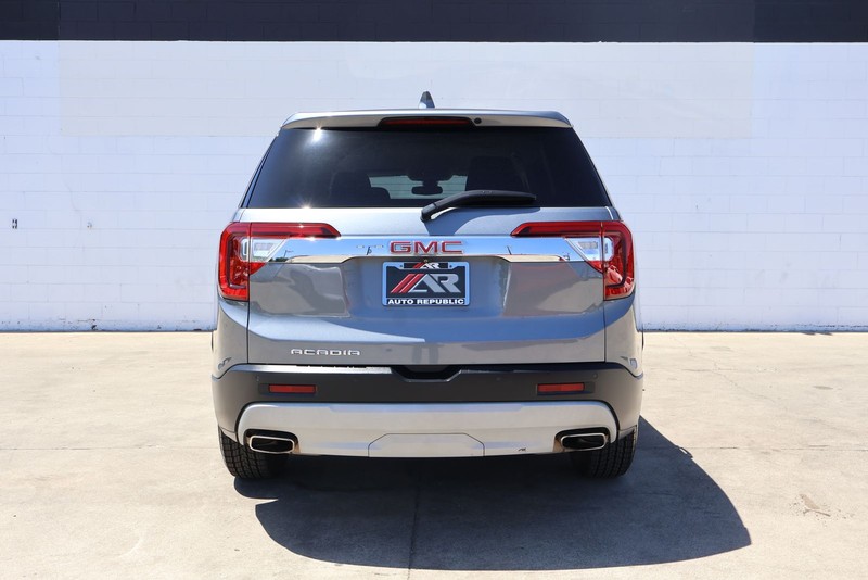 GMC Acadia Vehicle Full-screen Gallery Image 06