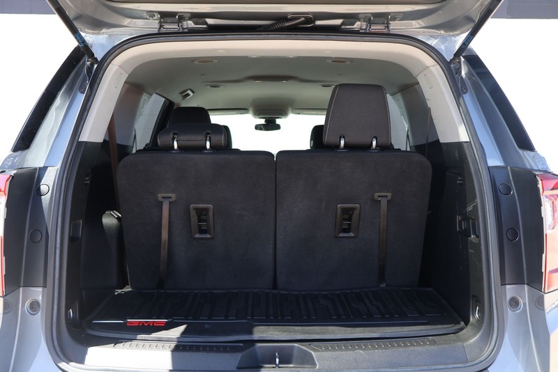 GMC Acadia Vehicle Full-screen Gallery Image 08