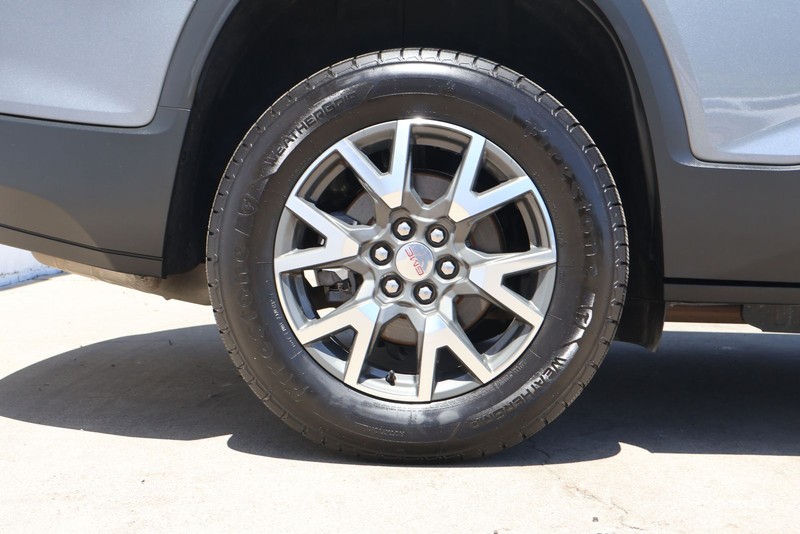 GMC Acadia Vehicle Full-screen Gallery Image 13