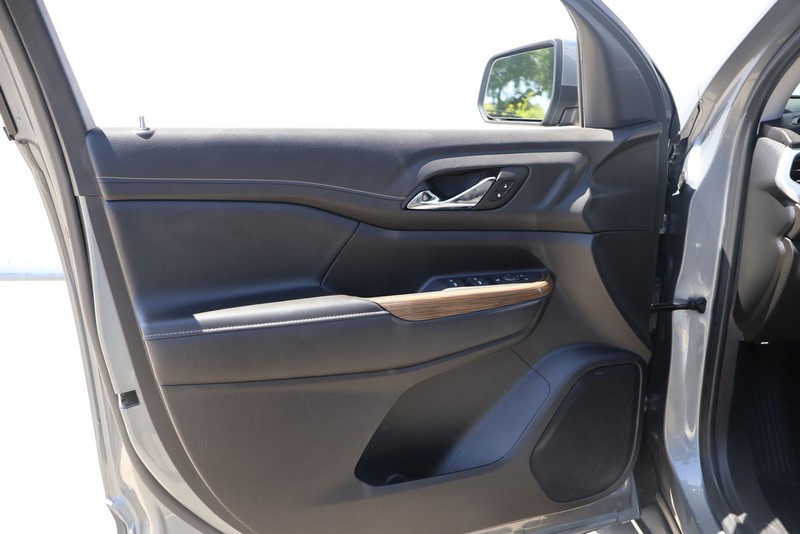 GMC Acadia Vehicle Full-screen Gallery Image 14