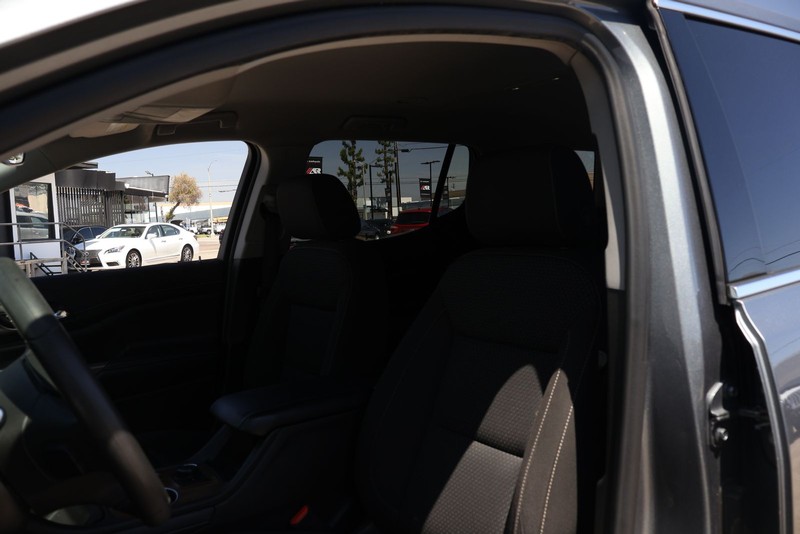 GMC Acadia Vehicle Full-screen Gallery Image 16