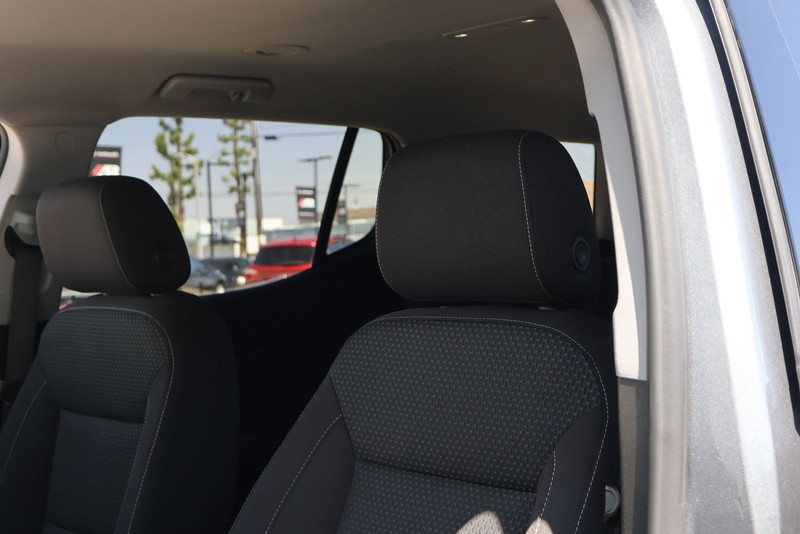 GMC Acadia Vehicle Full-screen Gallery Image 17