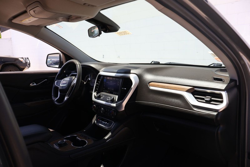 GMC Acadia Vehicle Full-screen Gallery Image 18