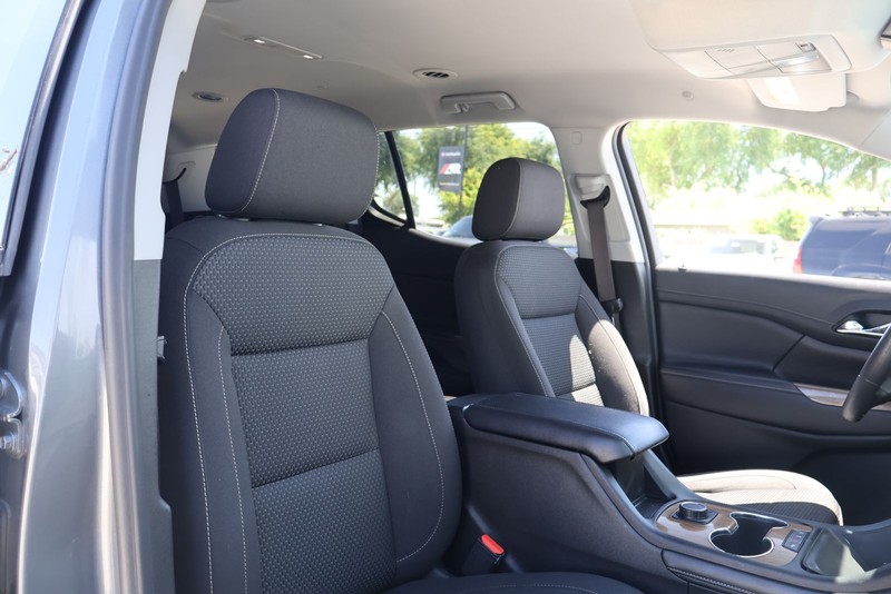 GMC Acadia Vehicle Full-screen Gallery Image 19