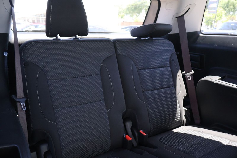 GMC Acadia Vehicle Full-screen Gallery Image 21