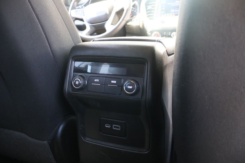 GMC Acadia Vehicle Full-screen Gallery Image 22