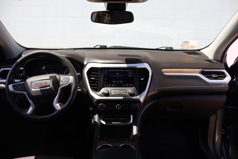 GMC Acadia Vehicle Full-screen Gallery Image 23