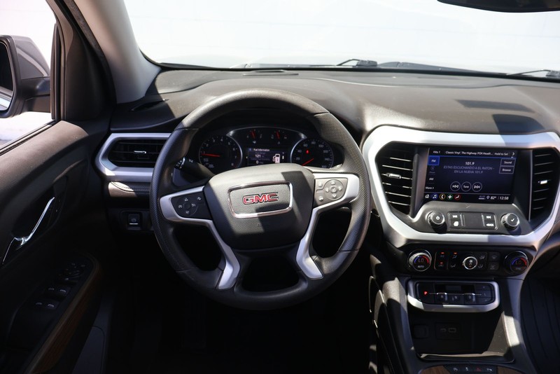 GMC Acadia Vehicle Full-screen Gallery Image 25