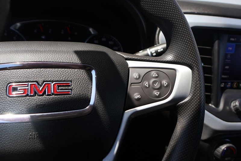 GMC Acadia Vehicle Full-screen Gallery Image 27