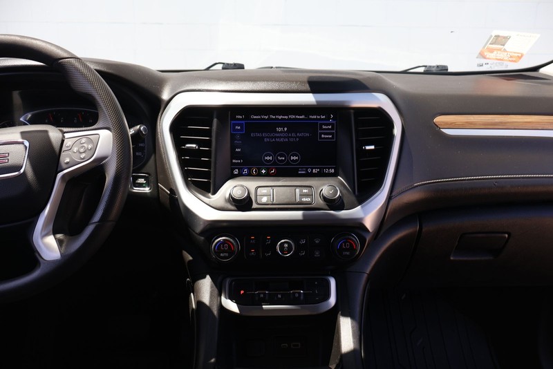 GMC Acadia Vehicle Full-screen Gallery Image 28