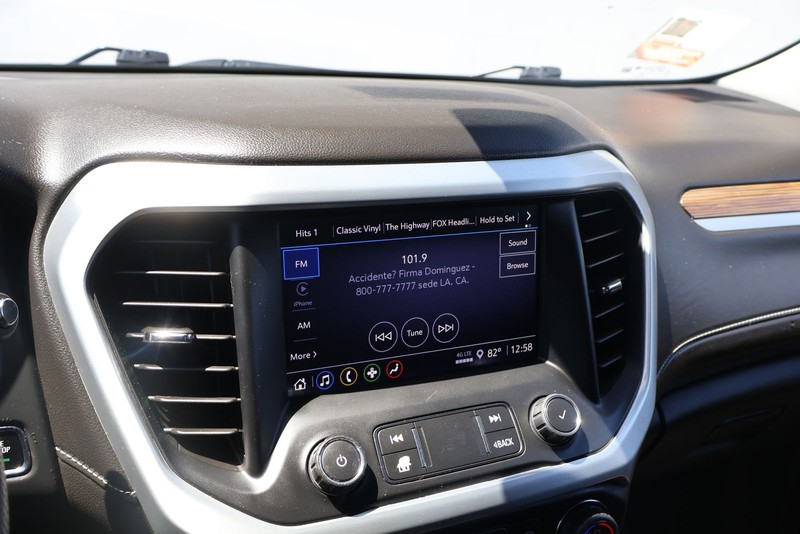 GMC Acadia Vehicle Full-screen Gallery Image 29