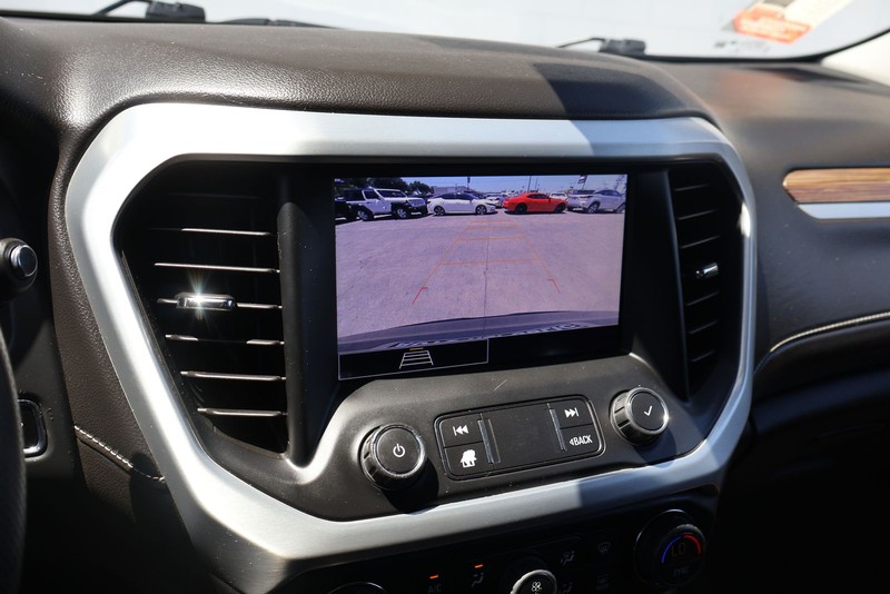 GMC Acadia Vehicle Full-screen Gallery Image 30