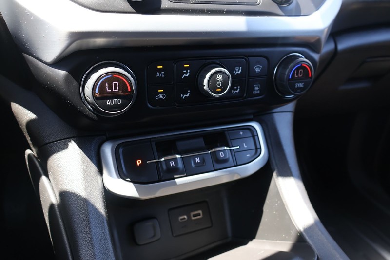 GMC Acadia Vehicle Full-screen Gallery Image 31