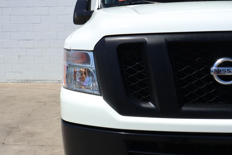 Nissan NV Cargo Vehicle Full-screen Gallery Image 04