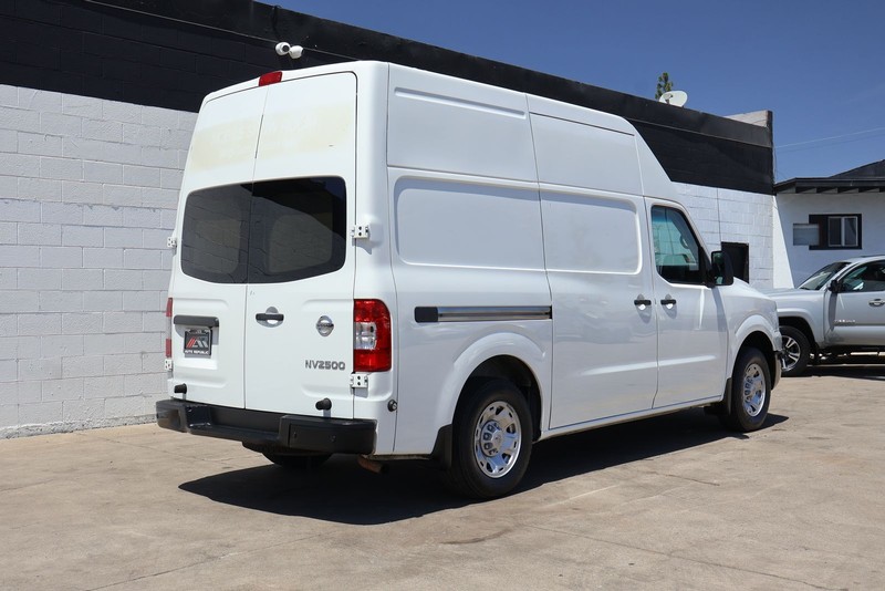 Nissan NV Cargo Vehicle Full-screen Gallery Image 05