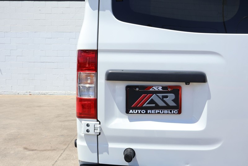 Nissan NV Cargo Vehicle Full-screen Gallery Image 07