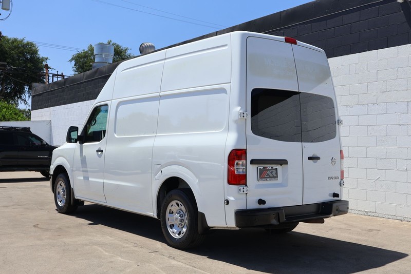 Nissan NV Cargo Vehicle Full-screen Gallery Image 09