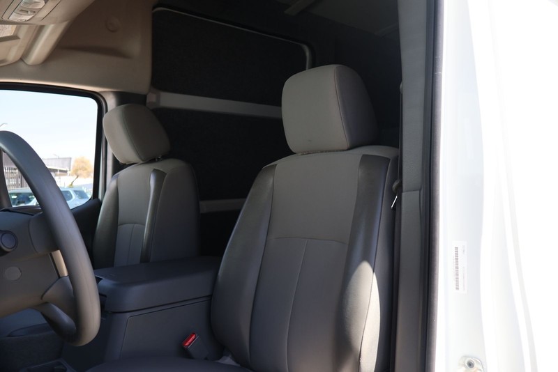 Nissan NV Cargo Vehicle Full-screen Gallery Image 17
