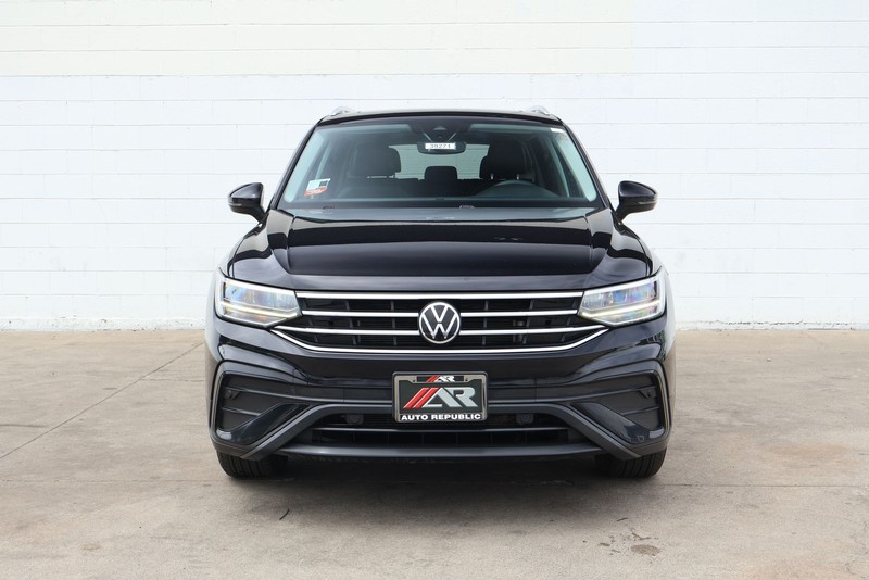 Volkswagen Tiguan Vehicle Full-screen Gallery Image 02