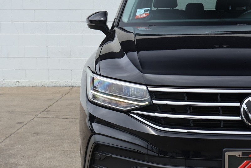 Volkswagen Tiguan Vehicle Full-screen Gallery Image 03