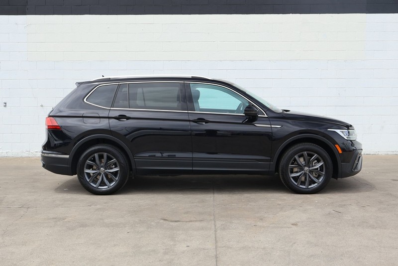 Volkswagen Tiguan Vehicle Full-screen Gallery Image 04
