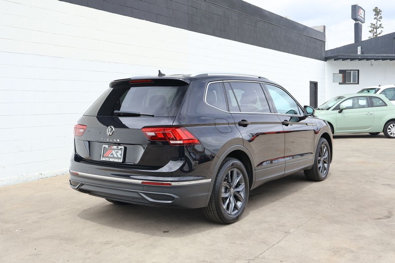 Volkswagen Tiguan Vehicle Full-screen Gallery Image 05