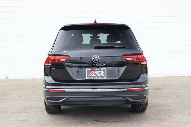 Volkswagen Tiguan Vehicle Full-screen Gallery Image 06