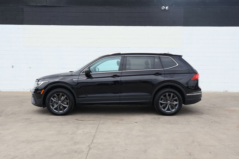 Volkswagen Tiguan Vehicle Full-screen Gallery Image 11
