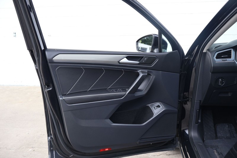 Volkswagen Tiguan Vehicle Full-screen Gallery Image 15