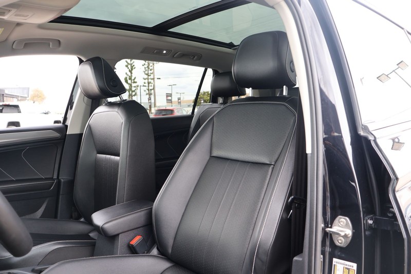 Volkswagen Tiguan Vehicle Full-screen Gallery Image 17