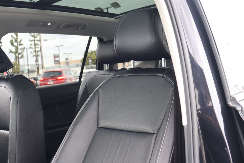 Volkswagen Tiguan Vehicle Full-screen Gallery Image 18