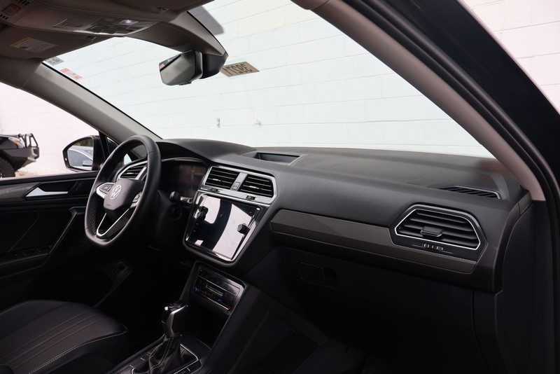 Volkswagen Tiguan Vehicle Full-screen Gallery Image 19