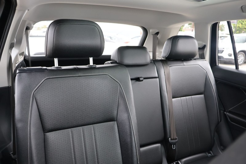 Volkswagen Tiguan Vehicle Full-screen Gallery Image 21