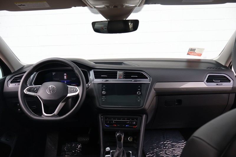Volkswagen Tiguan Vehicle Full-screen Gallery Image 23