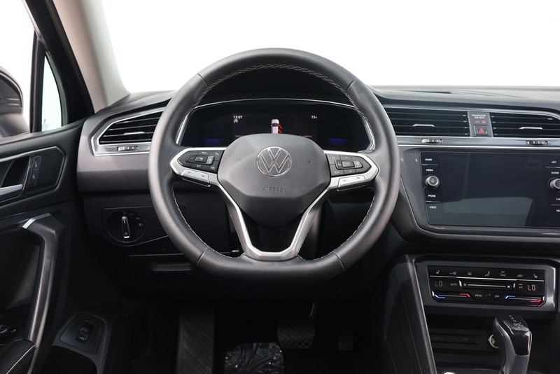 Volkswagen Tiguan Vehicle Full-screen Gallery Image 25