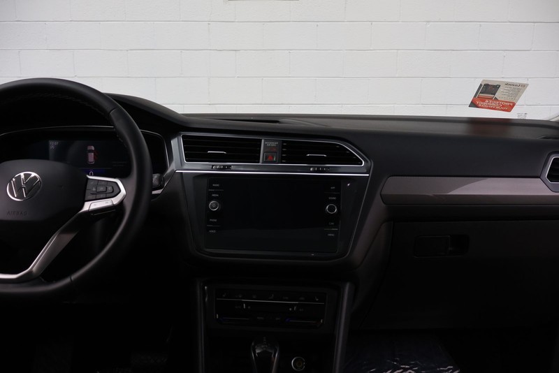 Volkswagen Tiguan Vehicle Full-screen Gallery Image 28