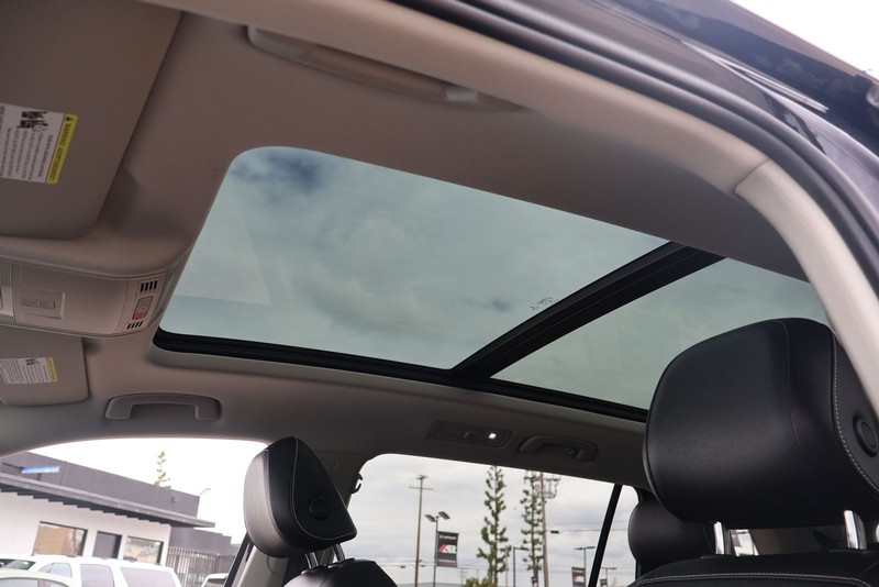 Volkswagen Tiguan Vehicle Full-screen Gallery Image 36