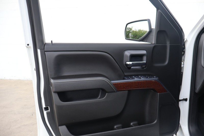 GMC Sierra 1500 Vehicle Full-screen Gallery Image 14