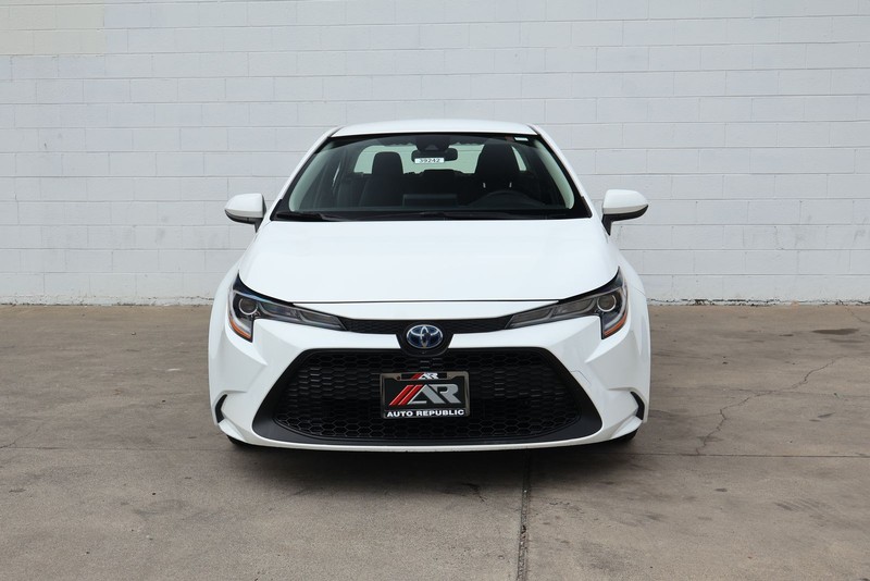 Toyota Corolla Hybrid Vehicle Full-screen Gallery Image 02