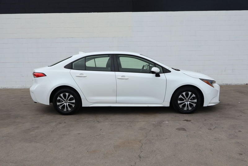 Toyota Corolla Hybrid Vehicle Full-screen Gallery Image 04