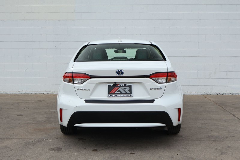 Toyota Corolla Hybrid Vehicle Full-screen Gallery Image 06