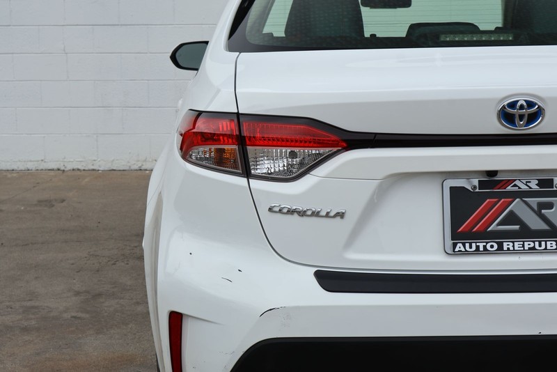 Toyota Corolla Hybrid Vehicle Full-screen Gallery Image 07