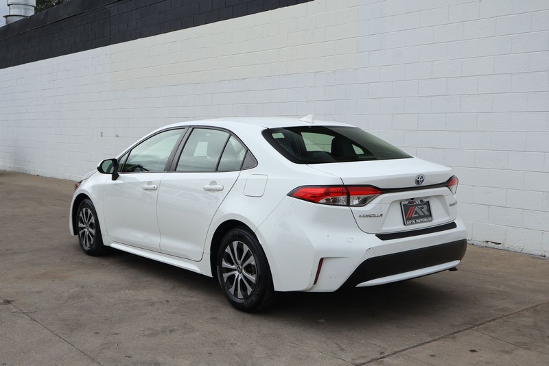 Toyota Corolla Hybrid Vehicle Full-screen Gallery Image 09