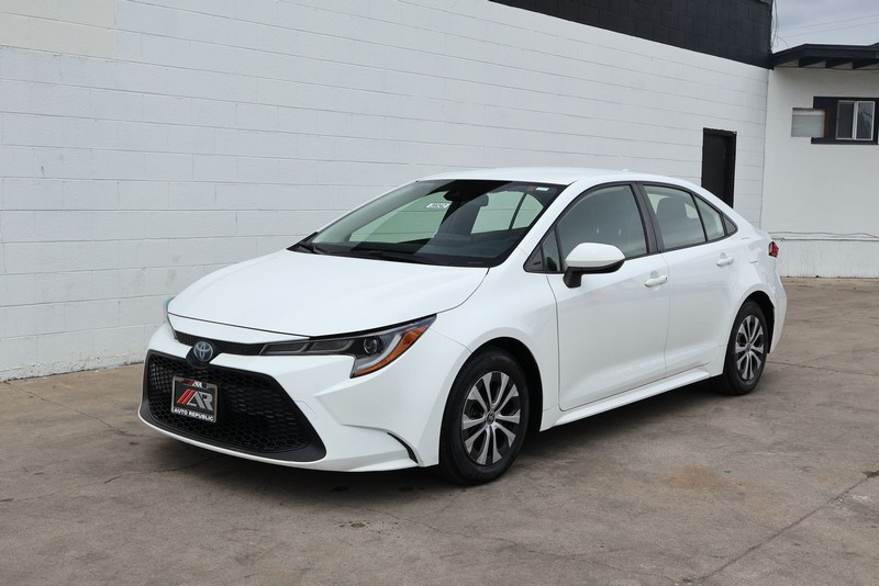 Toyota Corolla Hybrid Vehicle Full-screen Gallery Image 11