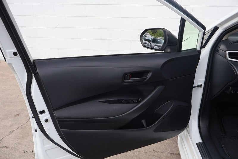 Toyota Corolla Hybrid Vehicle Full-screen Gallery Image 14