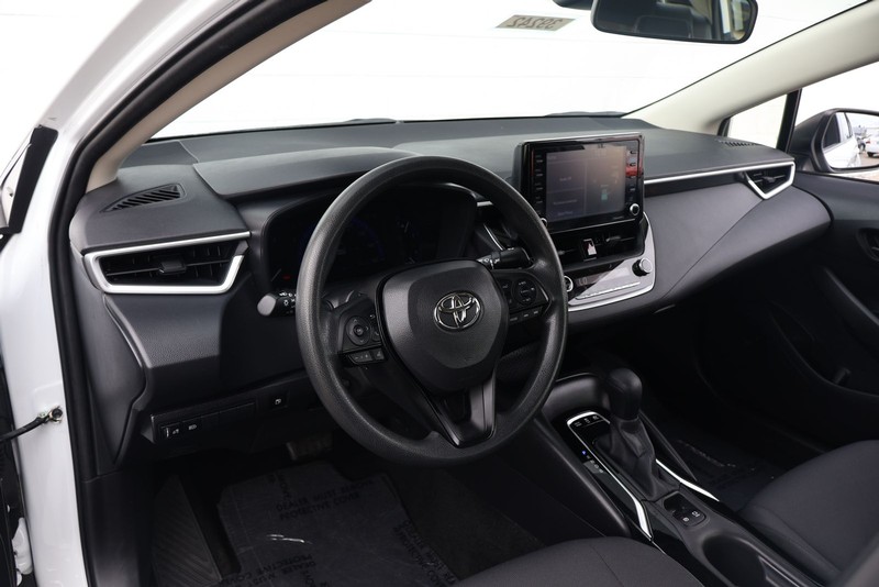 Toyota Corolla Hybrid Vehicle Full-screen Gallery Image 15