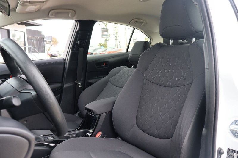 Toyota Corolla Hybrid Vehicle Full-screen Gallery Image 16