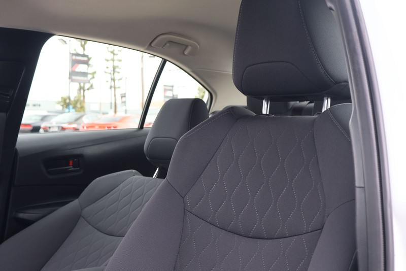 Toyota Corolla Hybrid Vehicle Full-screen Gallery Image 17