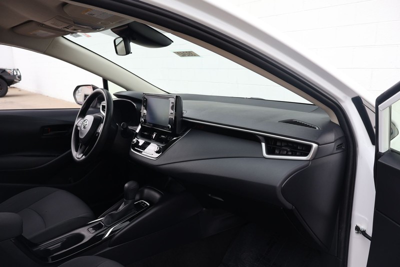 Toyota Corolla Hybrid Vehicle Full-screen Gallery Image 18